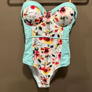 Cupshe floral rose print one piece swimsuit NWT Large